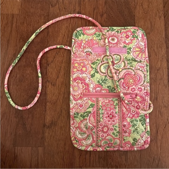✨ VERA BRADLEY Petal Pink Wallet Crossbody Bag – Floral Print – OS ✨ - Picture 4 of 4
